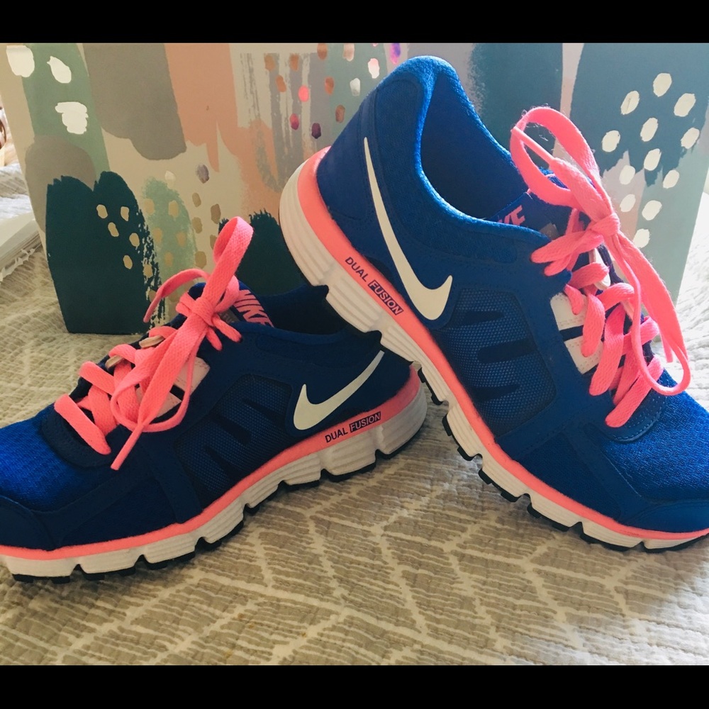 Nike Dual Fusion Tennis Shoes